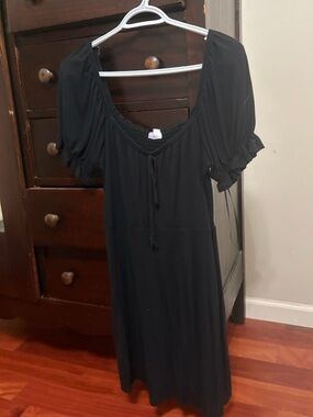 Black Short Sleeve Scoop Neck Dress